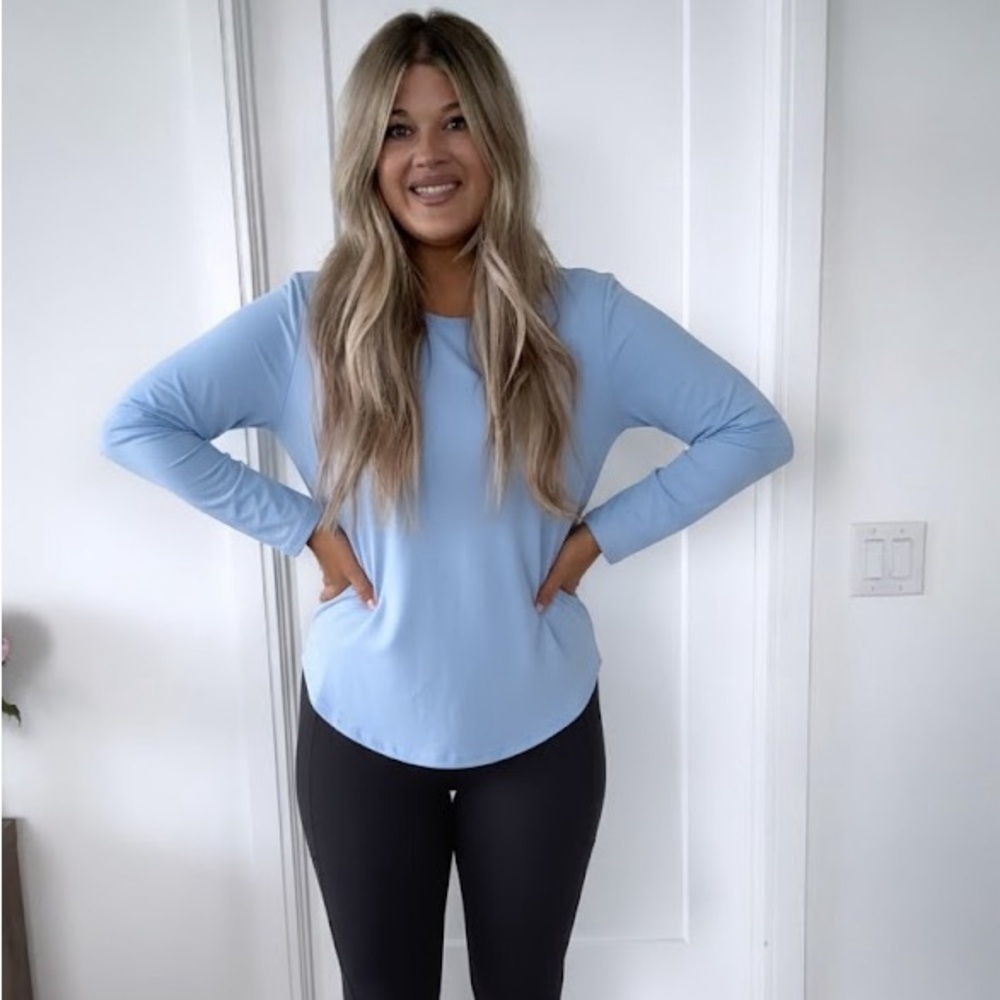 Columbia Train Long Sleeve Top Periwinkle Blue Athleisure Split Hem Sporty Chic